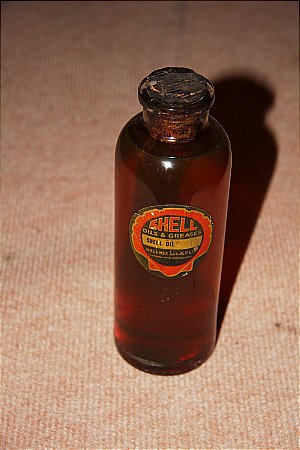 SHELL OIL SAMPLE BOTTLE - click to enlarge